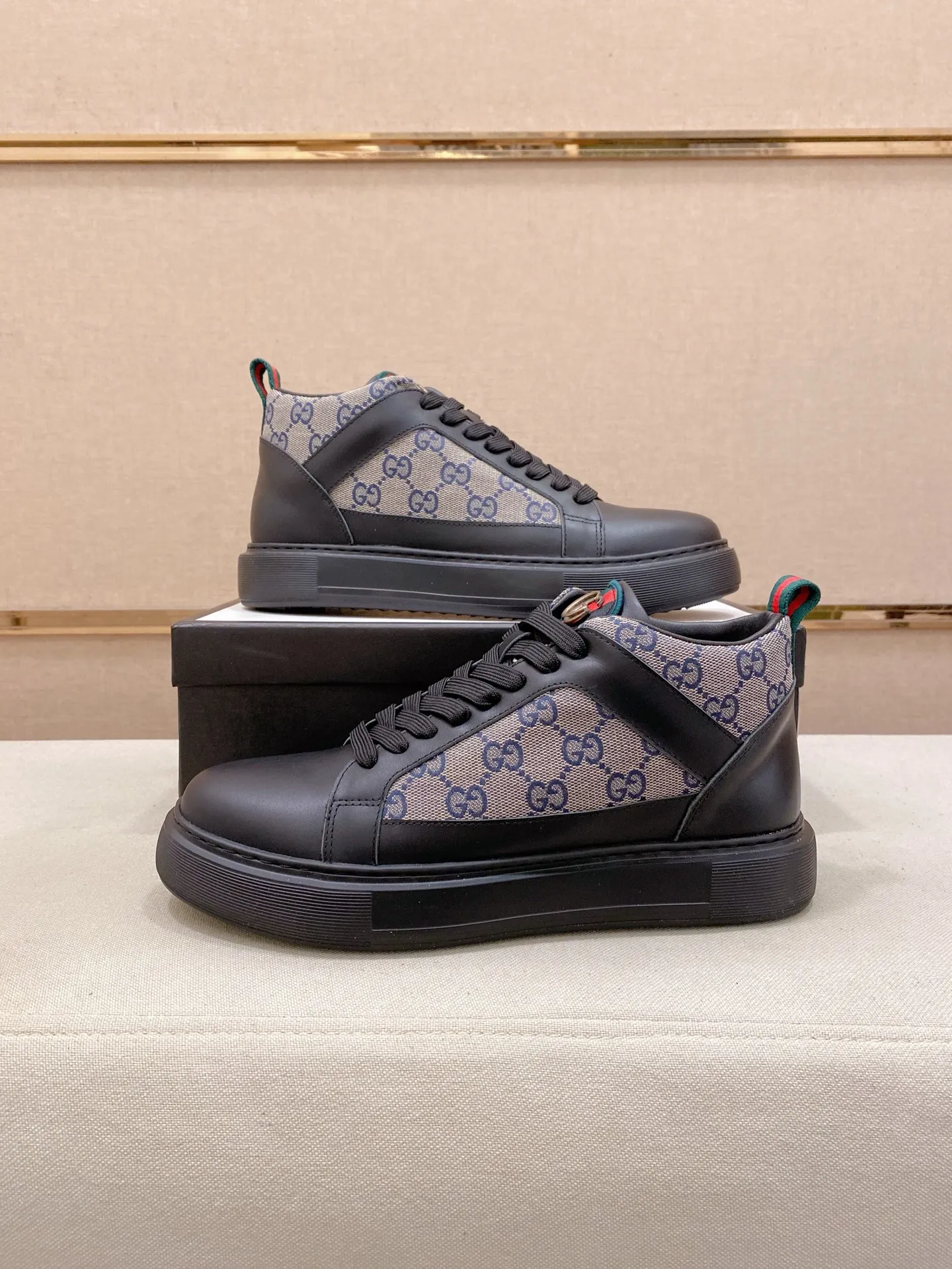 Men's clothing and shoes💰: 462💰 (GUCCI) The latest model from the official website🎁🎁Casual and fashionable men's shoes👟, hot style💥The style is simple and elegant, exclusive for trendy men. Unique official website's latest brand elements👑original Gucci decoration, fashionable and generous, the fabric is original cowhide ✅sheepskin lining, the official website specifies wear-resistant casual outsole, the classic model is taken in kind at the counter🎬38-44 (can be customized for 45 non-refundable)